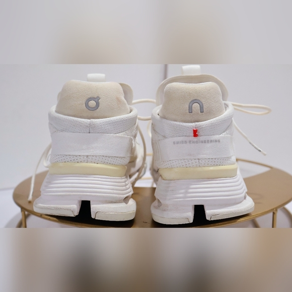 On Cloudnova - Picture 7 of 10